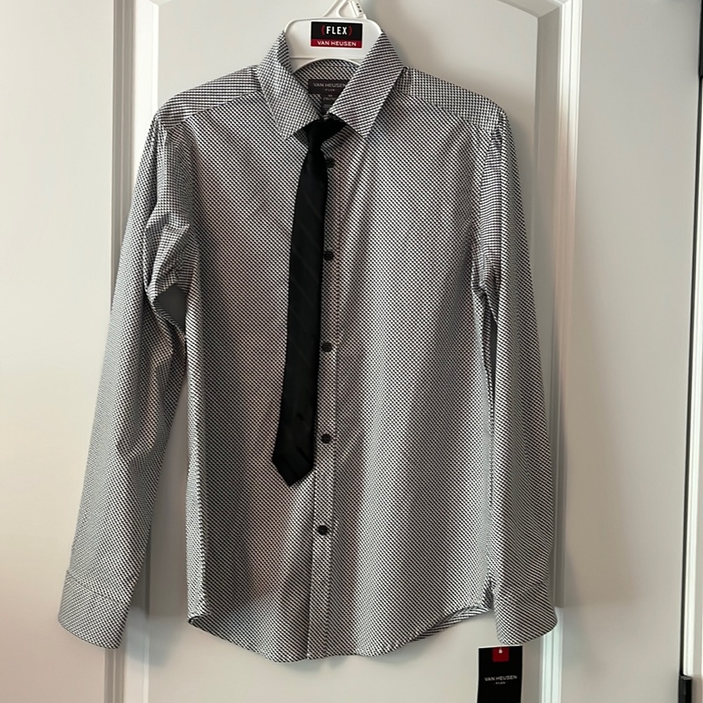 Van Heusen long sleeve dress shirt with tie